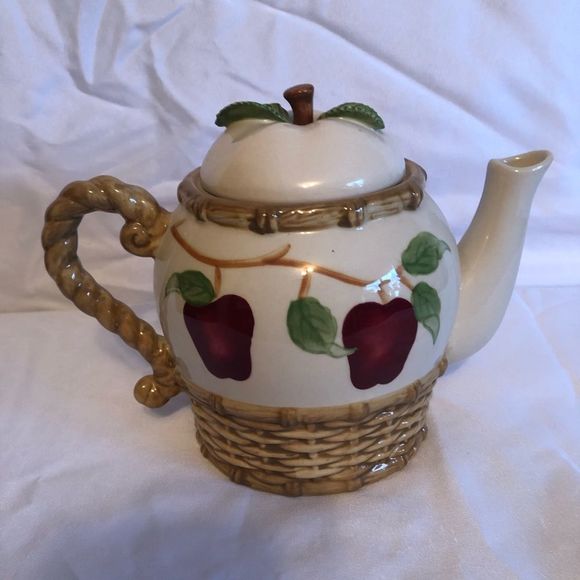 Vintage Apple tea pot - Picture 1 of 11